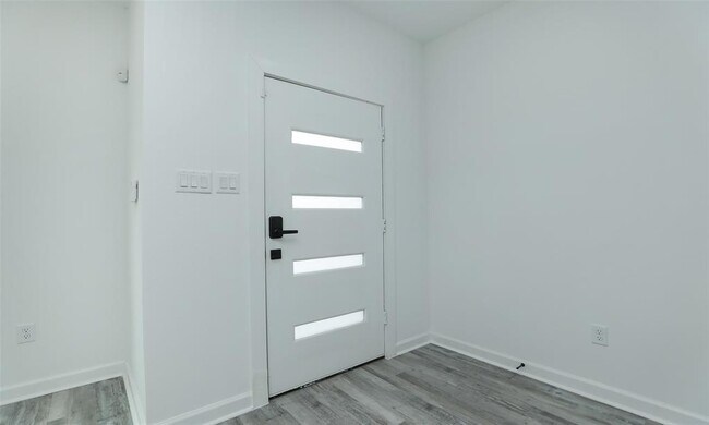 Building Photo - 9315 Ashville Dr