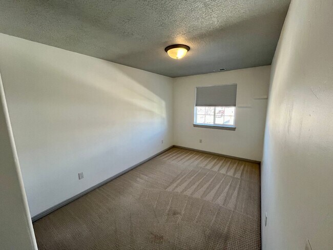 Building Photo - Lovely townhome for rent in Provo