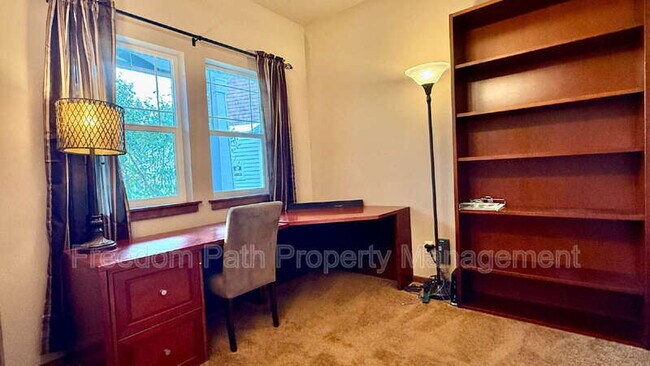 Building Photo - 406 Lundblad Pl