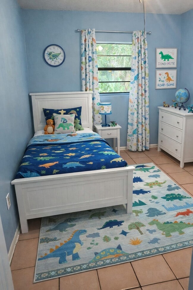 Building Photo - 1013 S Persimmon Ave