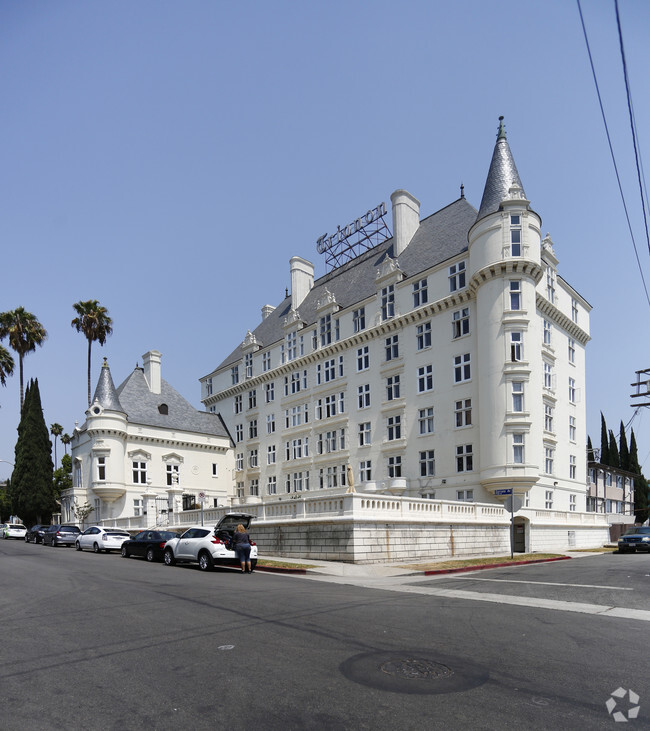 Building - Le Trianon Apartments