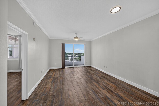 Building Photo - 2401 NE 65th St