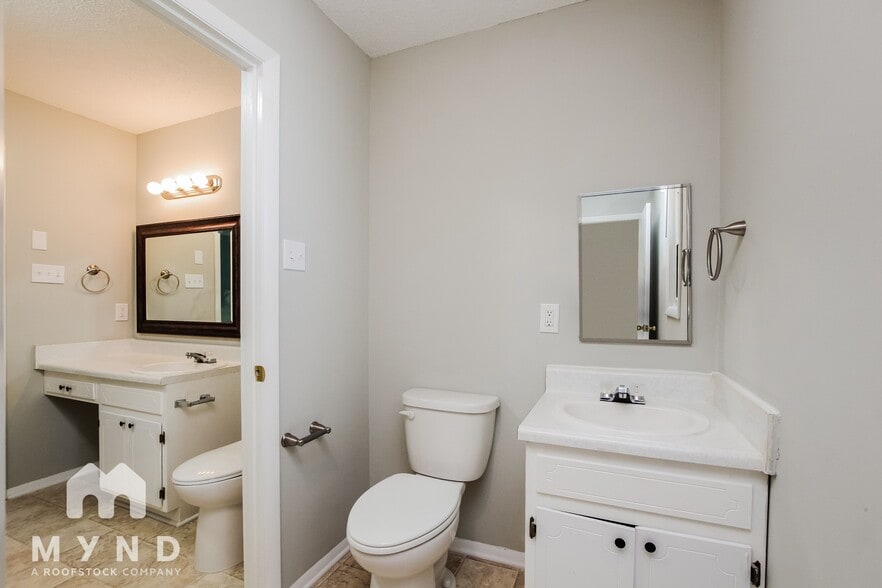 Building Photo - 8401 Clear Meadow Ln