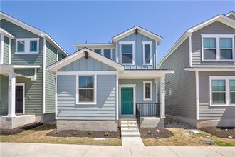 Building Photo - 1724 Artesian Spgs Xing