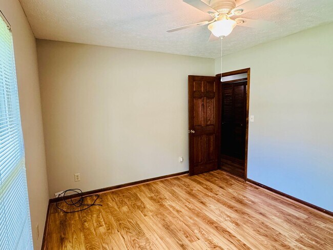 Building Photo - 3-Bedroom home is sure to captivate from t...