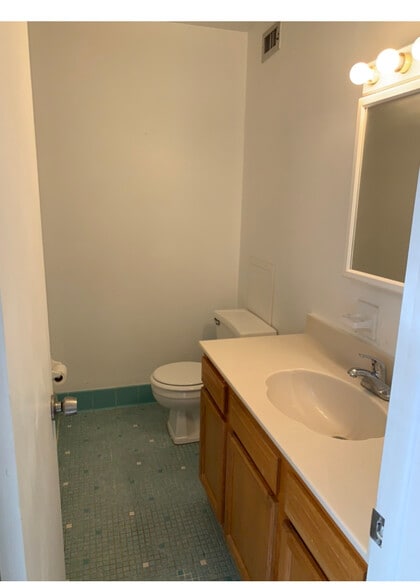 Building Photo - 3877 Herschel St