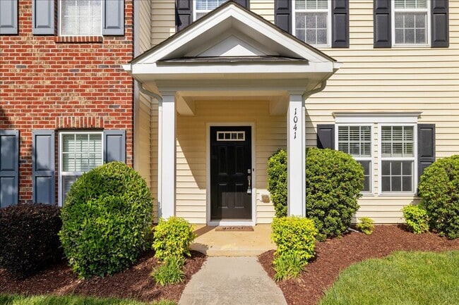 Building Photo - Well Maintained Three Bedroom Home!