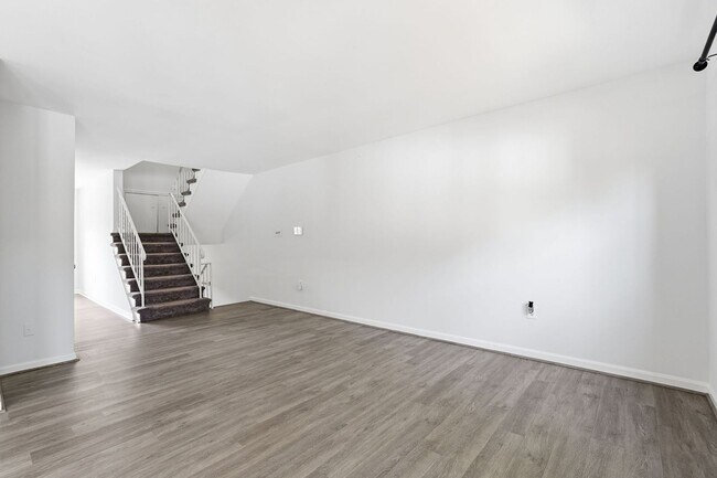 Building Photo - 9178 Laurelwood Ct