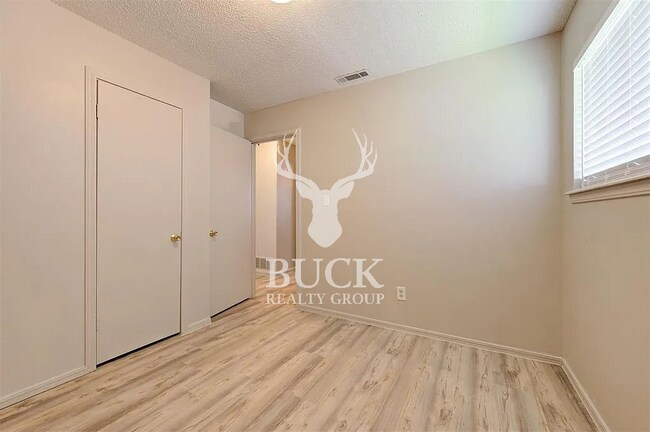 Building Photo - 705 N Dillon Ave