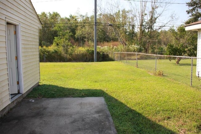 Building Photo - 604 Ruth Dr