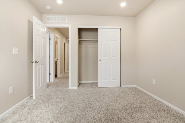 Building Photo - 11433 W Belleview Dr
