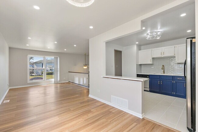 Building Photo - 2155 College Dr