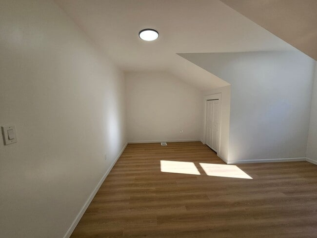 Building Photo - Fully Rehabbed 3 bedroom 2 bathroom house ...