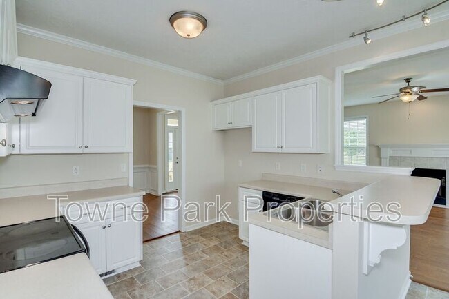 Building Photo - 1111 Hunters Cove