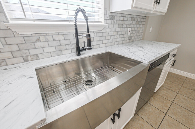 Building Photo - 12402 Greenmesa Dr