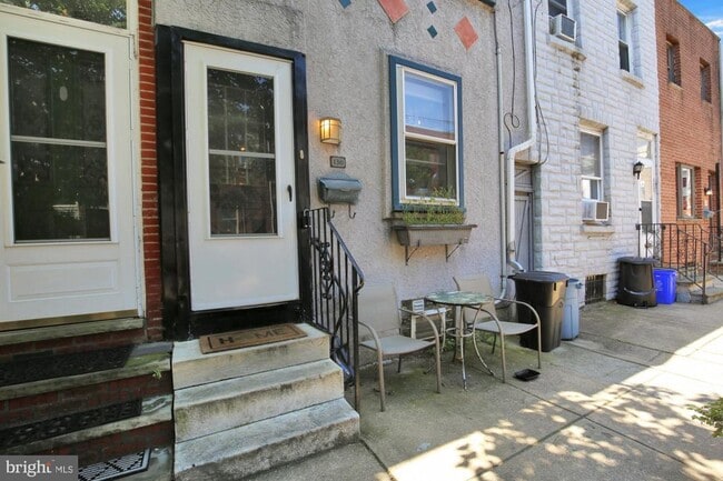 Building Photo - 136 Fernon St