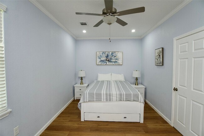 Building Photo - 3710 Yellowstone Blvd