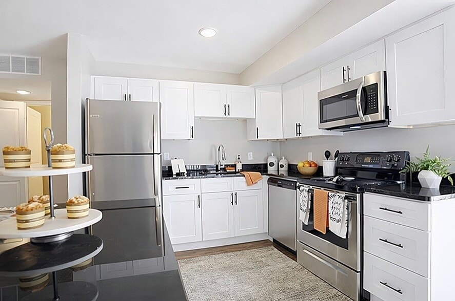 Building Photo - 83 West