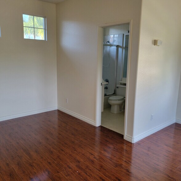 Building Photo - 513 Kristen Ct