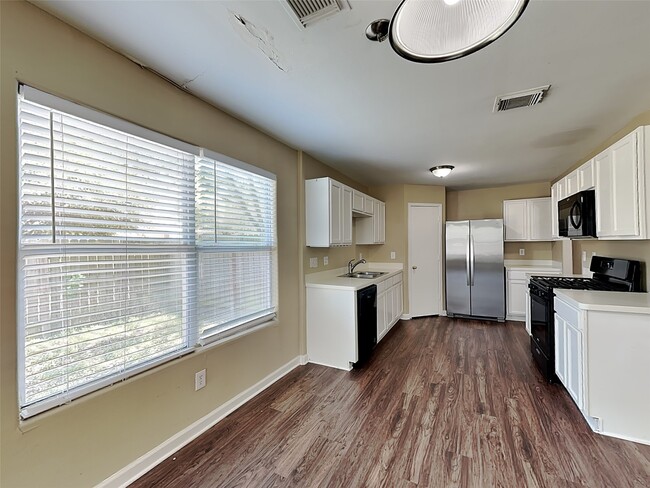 Building Photo - 8915 Chisholm Wood Ln