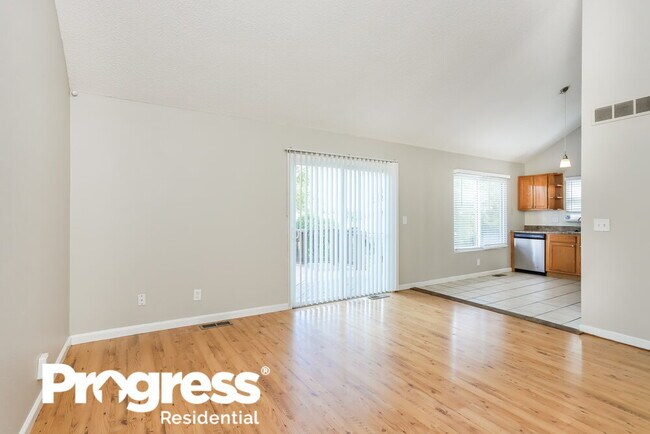 Building Photo - 1690 Woodman Dr