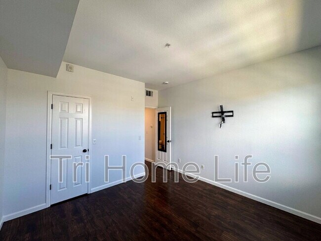 Building Photo - 12820 Ironstone Way