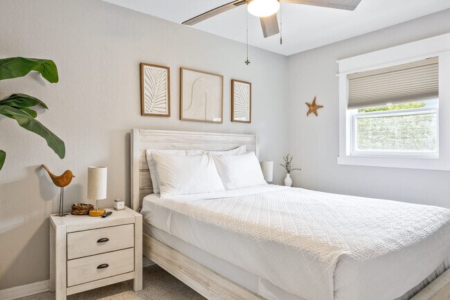 Building Photo - 366 W Osceola Ln