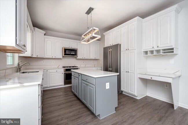 Building Photo - 921 Spinnaker Way