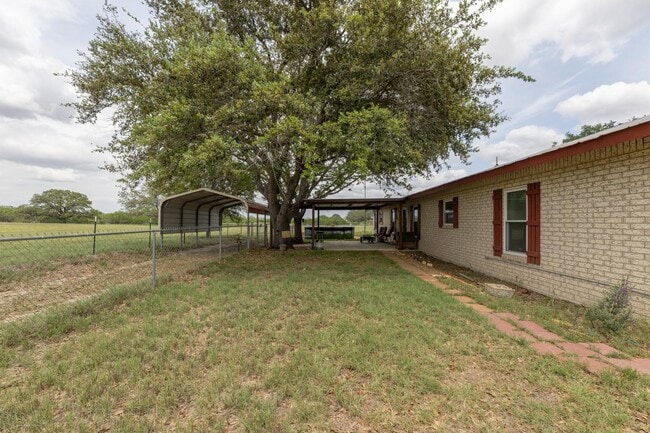 Building Photo - 865 Verdi Rd