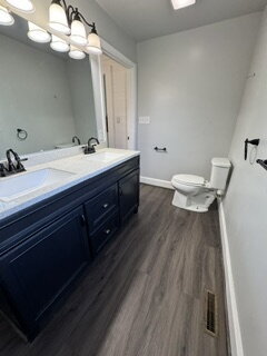 Building Photo - 3 Bedroom 2 Bath with Oversized Yard!