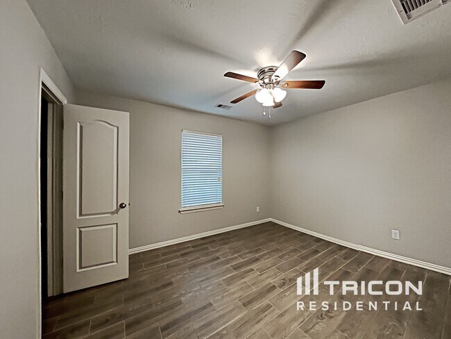 Building Photo - 10818 Harston Dr