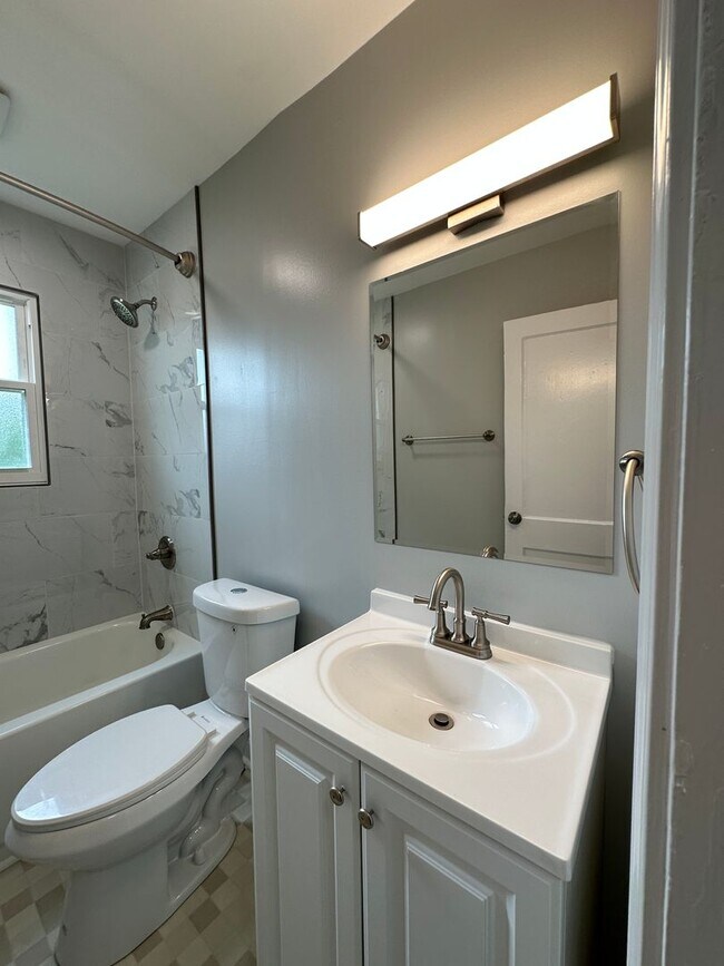 Building Photo - MPG387-389