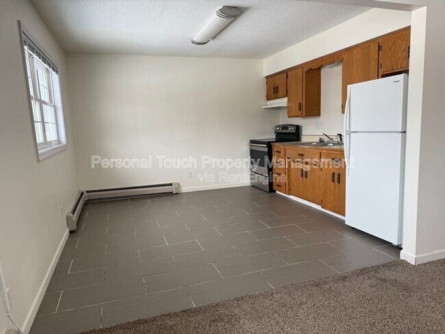 Building Photo - 912-18 1/2 18 1/2 St S