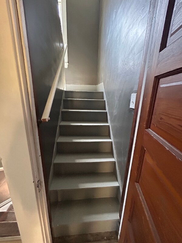 Building Photo - 1210 E 84th St