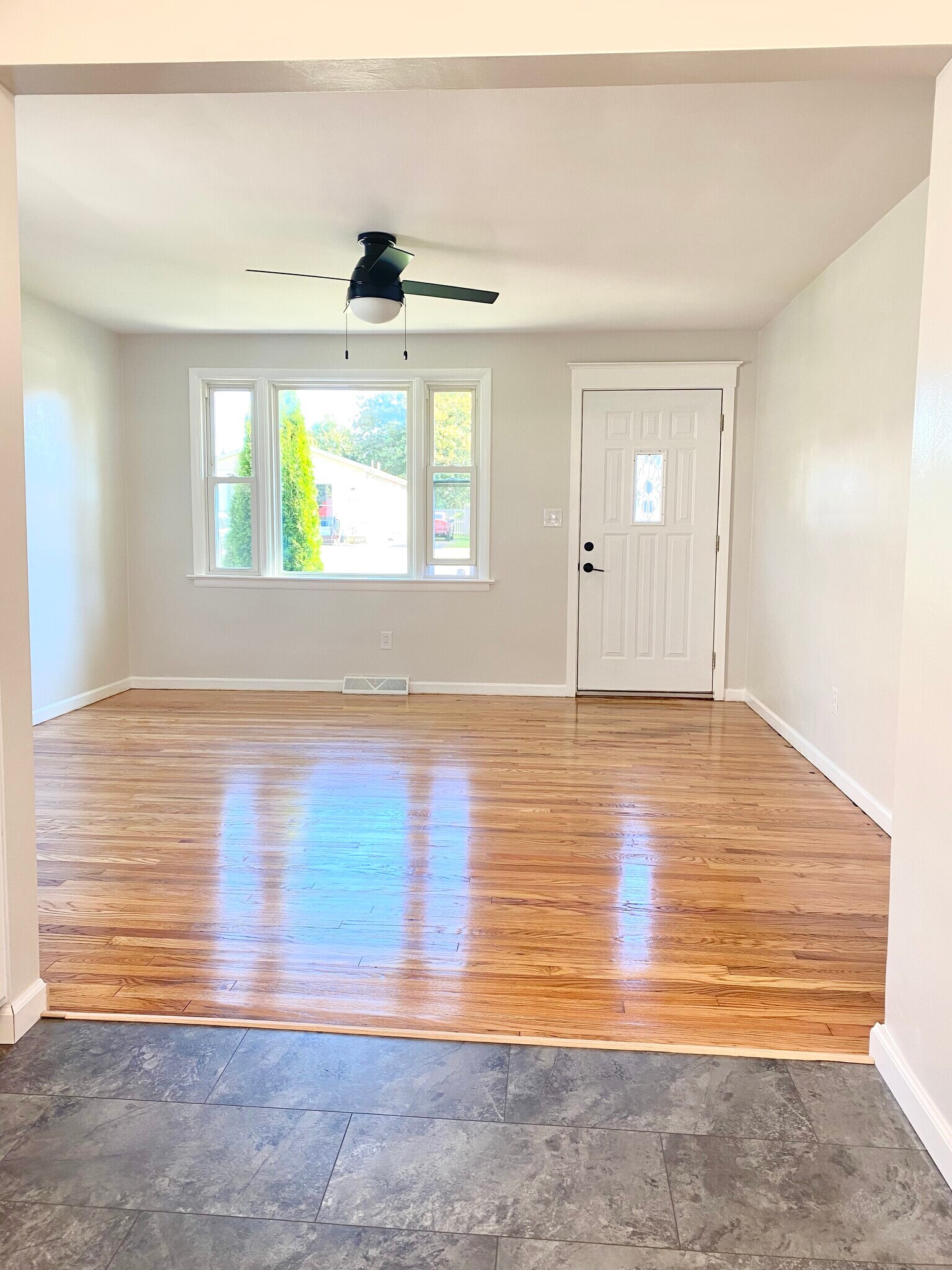 Living room - 2136 W 22nd St