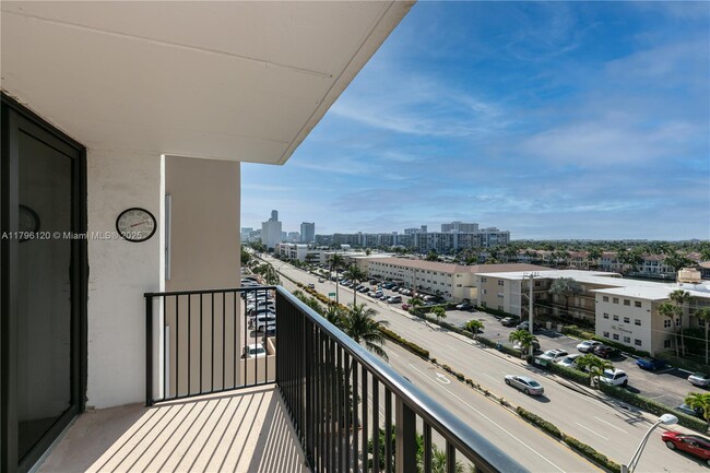 Building Photo - 2101 S Ocean Dr