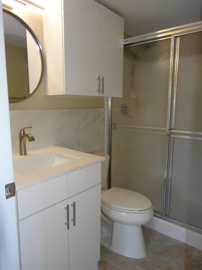 Building Photo - 7091 Golf Colony Ct