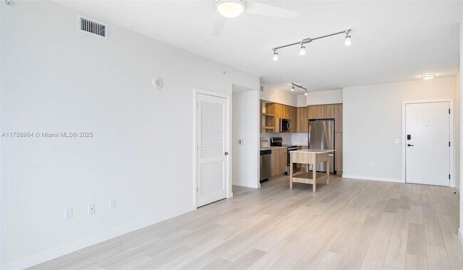 Building Photo - 555 NE 8th St