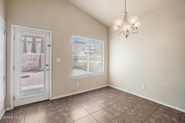 Building Photo - 2932 Pino Triste Dr