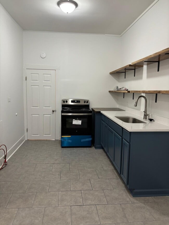 Building Photo - 403 W Hampton Ave