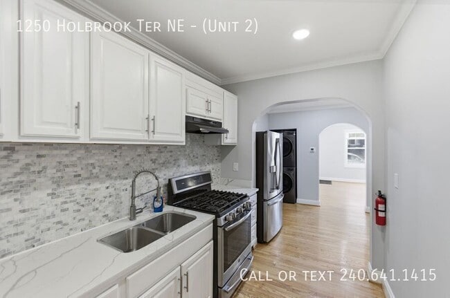 Building Photo - 1250 Holbrook Terrace NE