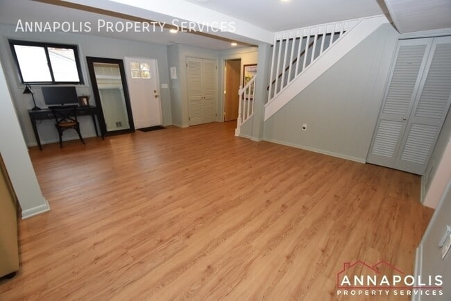 Building Photo - 364 Dun Robbin Dr