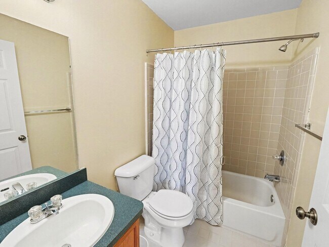 Building Photo - 212 Commons Ct