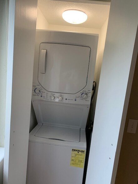 washer dryer - 6415 Snake Rd