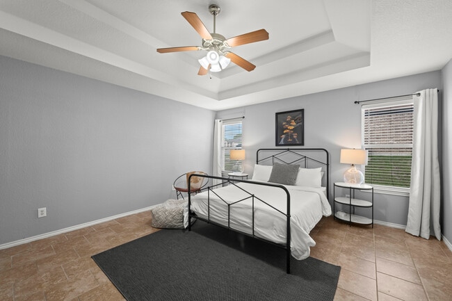 Building Photo - Cline