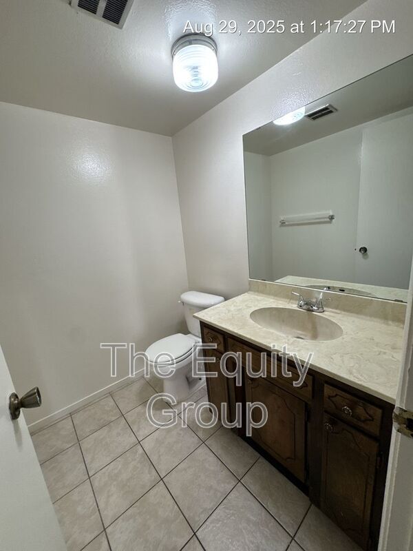 Building Photo - 2426 S Sallee St