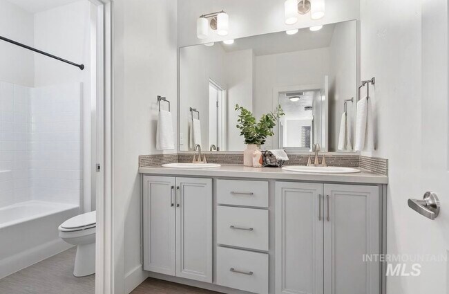 Building Photo - 4179 W Bolton Dr