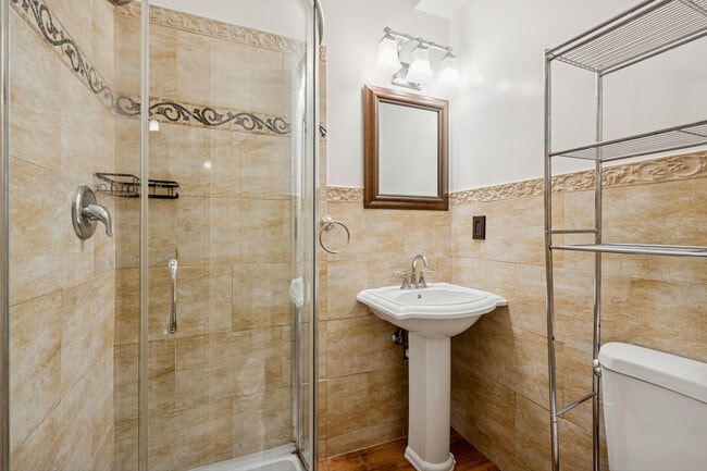 Building Photo - 2315 N Commonwealth Ave