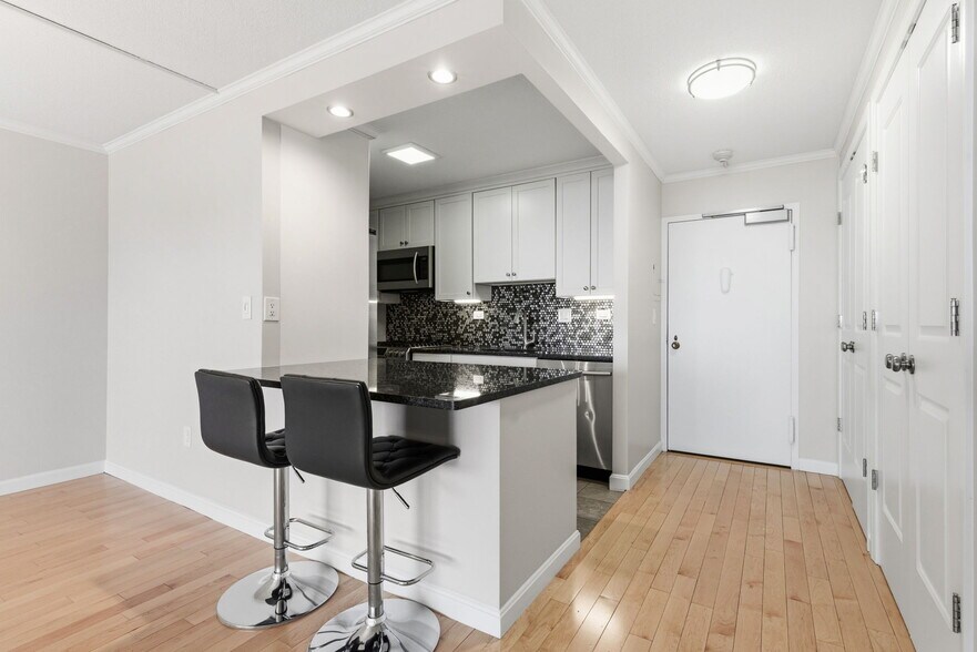 Building Photo - 9 Hawthorne Pl