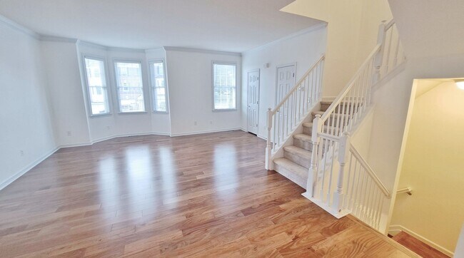 Building Photo - 3 Bed / 2-1/2 Bath Single Family Townhome with 1-Car Garage